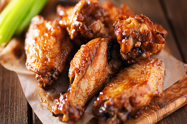 mariage des saveurs whisky ELIJAH CRAIG avec plat WINGS DE POULET & COLESLAW